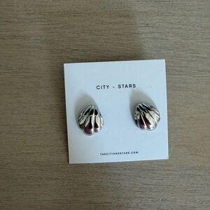 City and Stars shell earrings silver